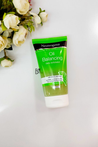 ژل اسکراب نوتروژینا Neutrogena حاوی عصاره لیمو و آلوئه ورا و مناسب برای پوست های چرب ، ۱۵۰ میل