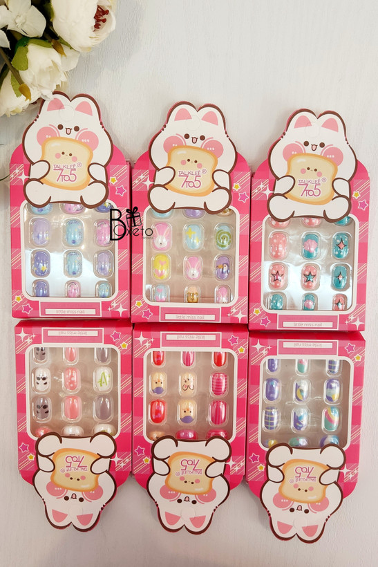 ناخن مصنوعی کودکانه