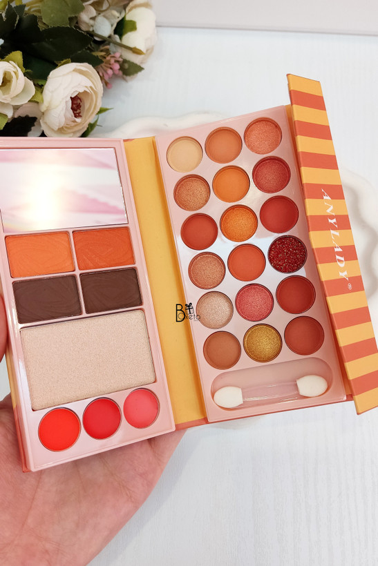 پالت سایه و رژلب