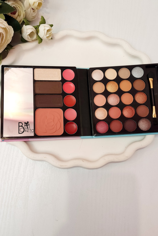 پالت رژ و سایه