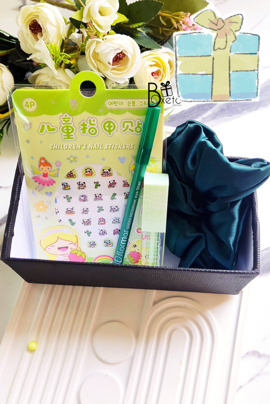 پک هدیه سبز آرایشی