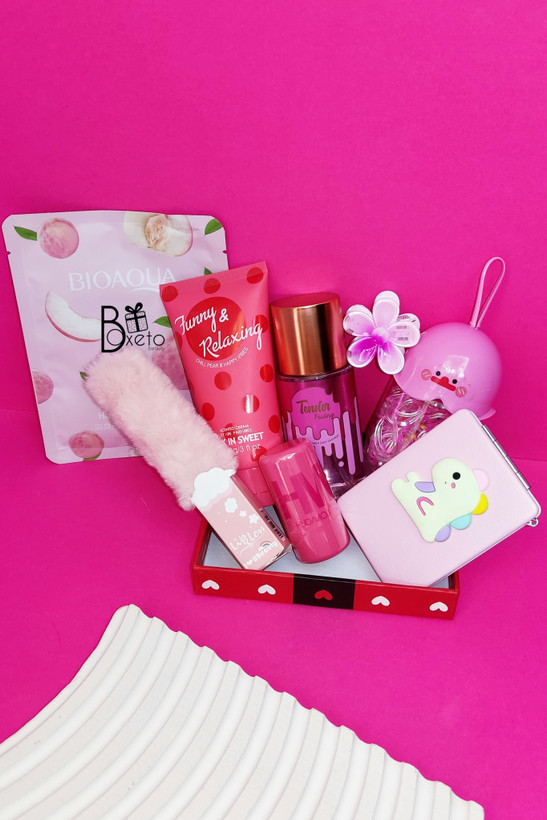 باکس هدیه صورتی آرایشی بهداشتی